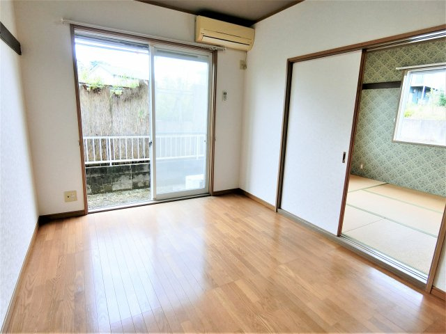 グリーンカサマハイツの洋室