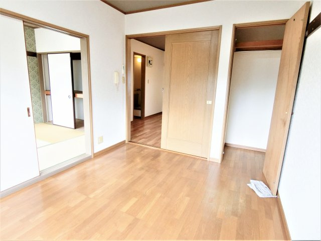 グリーンカサマハイツの洋室