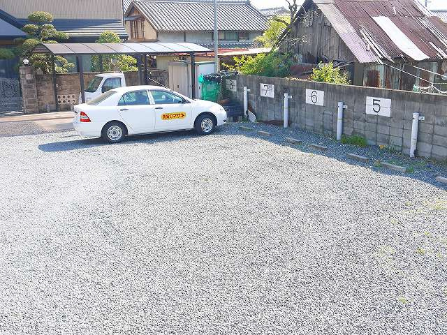大谷アパートの駐車場
