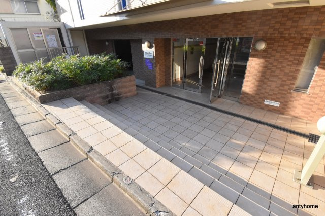 ベルクレール緑地公園　仲介手数料無料のエントランス