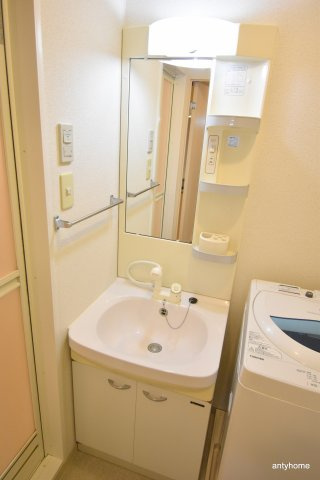 ベルクレール緑地公園　仲介手数料無料の洗面所