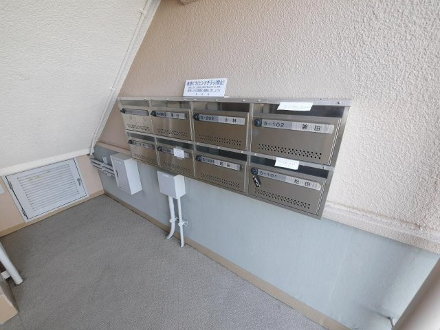 高丘台住宅5号棟のエントランス