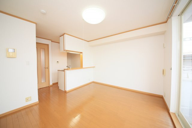 ポルト・プレッソの居間・リビング|明るい9.9帖のリビング