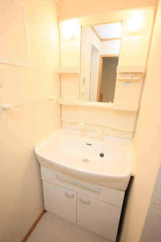 ポルト・プレッソの独立洗面台|清潔感のある洗面所