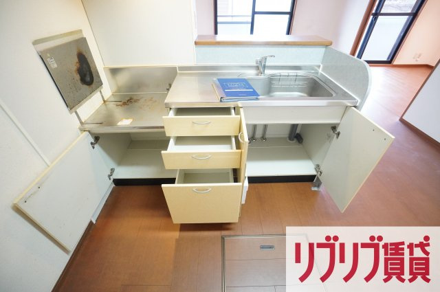 ロイヤルクレッセント西登戸のキッチン