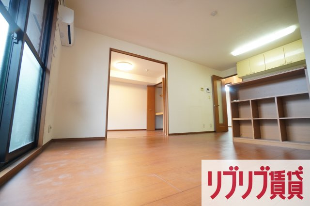 ロイヤルクレッセント西登戸の居間・リビング