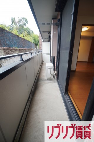 ロイヤルクレッセント西登戸のバルコニー