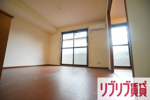 ロイヤルクレッセント西登戸の居間・リビング