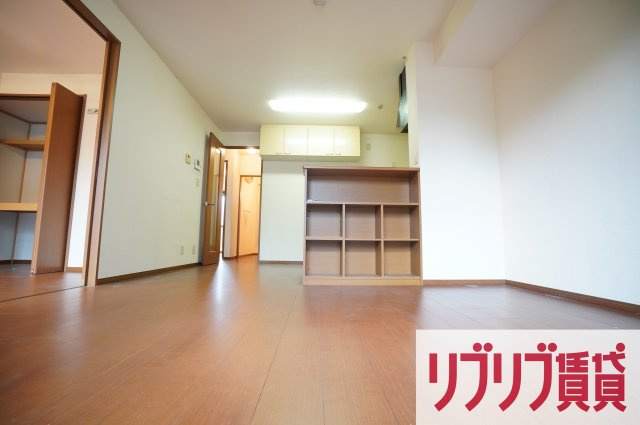 ロイヤルクレッセント西登戸の居間・リビング