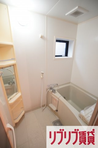 ロイヤルクレッセント西登戸の浴室