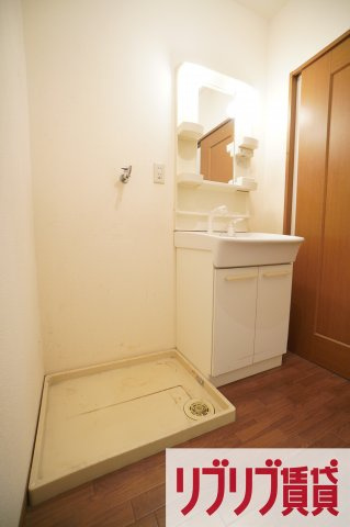 ロイヤルクレッセント西登戸の洗面所