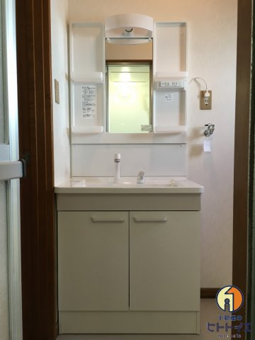 リバーサイドハイツBの洗面所|独立洗面化粧台付き