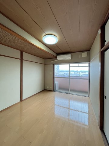 フジパレス新開の洋室