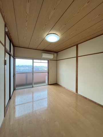 フジパレス新開の洋室