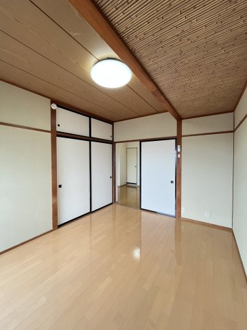 フジパレス新開の洋室