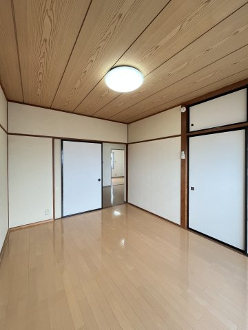 フジパレス新開の洋室