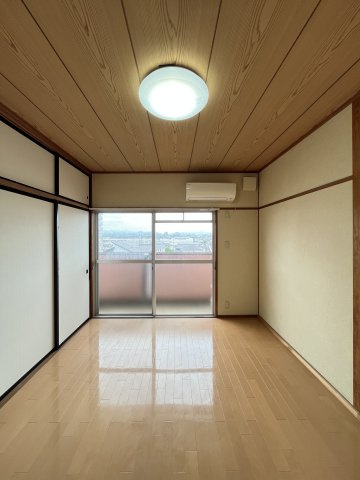 フジパレス新開の洋室