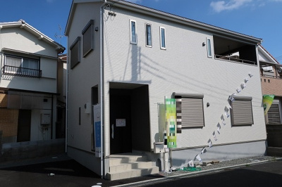 【外観】 | 吹田市南正雀2丁目　新築一戸建 | 【現地写真】 シンプルで落ち着きのある建物は住むかたの個性でオリジナルなものになっていきます♪