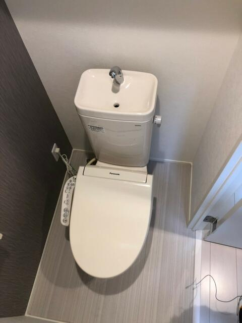 ※写真は別号室です