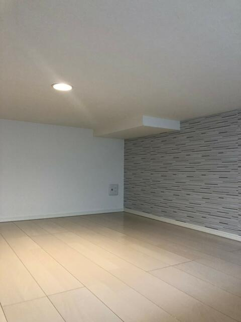 ※写真は別号室です