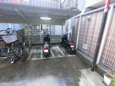 【その他共用部分】 | グローリオ横浜阪東橋マリス | バイク置場です。