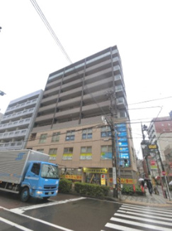 【外観】 | 総戸数33戸、平成18年2月築のマンションです。
専有面積57.56平米、2LDKのお部屋となります。