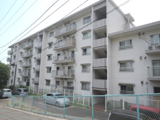 【外観】 | 4階南東角部屋・3面バルコニー付につき採光・通風し良好です。追炊・浴室乾燥機付。独立性の高い洋室はワークスペースとしても活用できます♪