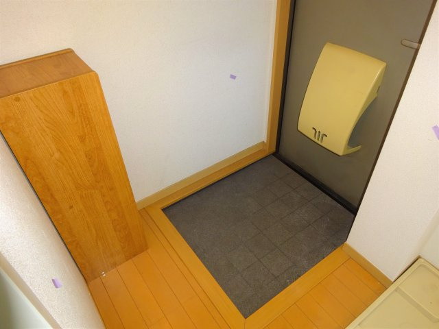 カルムエクセル新堀の玄関