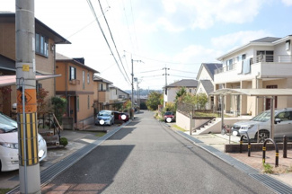 【前面道路含む現地写真】