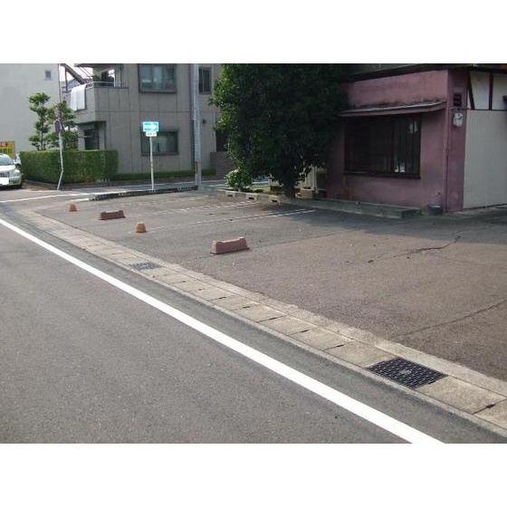 岐阜市南本荘一条通の駐車場の外観