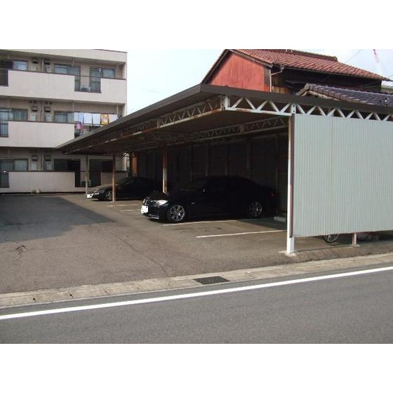 岐阜市南本荘一条通の駐車場の外観