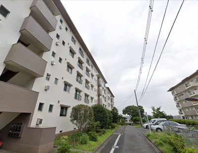 【外観】 | 笹下台団地8街区4号棟 | 最上階の角部屋、南・北・西方面の眺望が良好。
上階からの生活音がなく戸建感覚を味わえます。