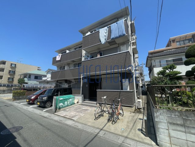プランドール(高坂)の外観