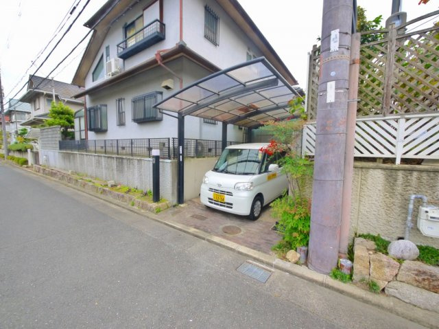 木津川台1丁目戸建の駐車場