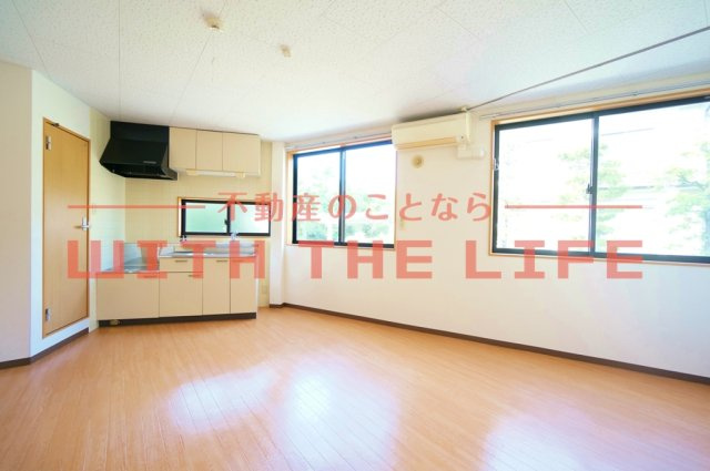 レジデンスペガサス【キャッシュバック対象物件】の居間・リビング|ゆったり過ごせるリビングです