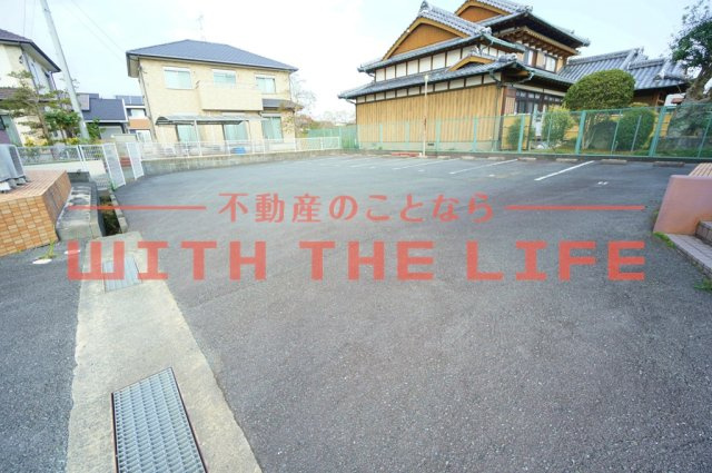 レジデンスペガサス【キャッシュバック対象物件】の駐車場|駐車場に車を止められます