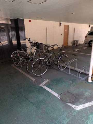 【その他共用部分】 | シンエイ第８東船橋マンション | 自転車置き場です