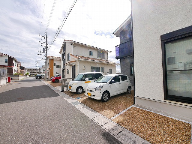 木津川市州見台6丁目5-3号地戸建貸家の駐車場|カースペースがあります