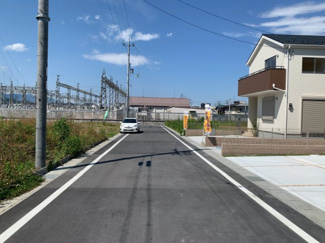 【前面道路含む現地写真】