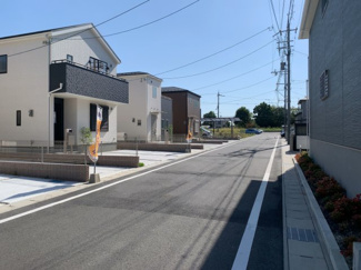 【前面道路含む現地写真】