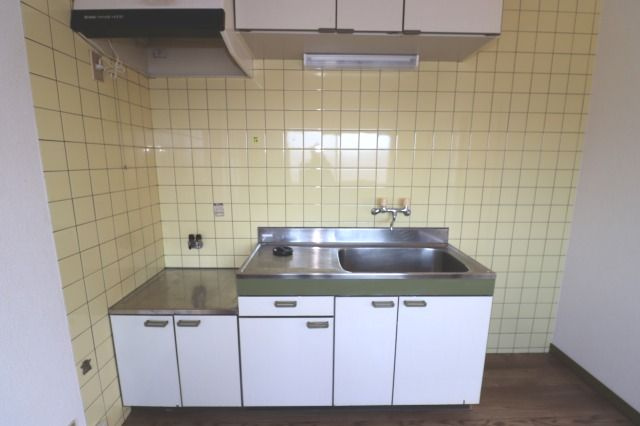 コーポ東久のキッチン|お料理しやすいキッチンです