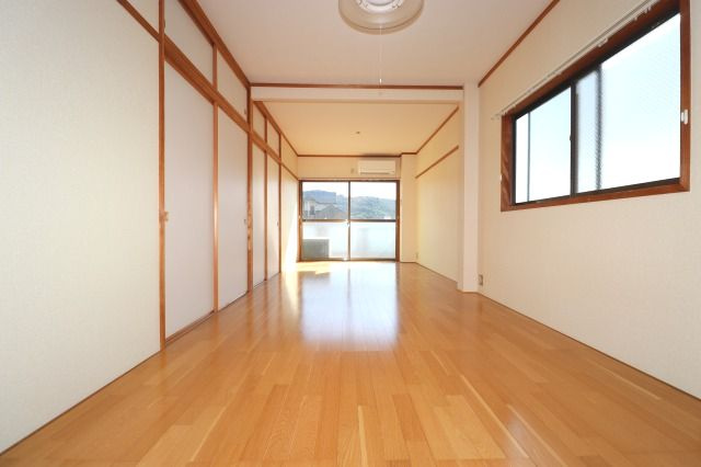 コーポ東久の居間・リビング|ゆったり過ごせるリビングです