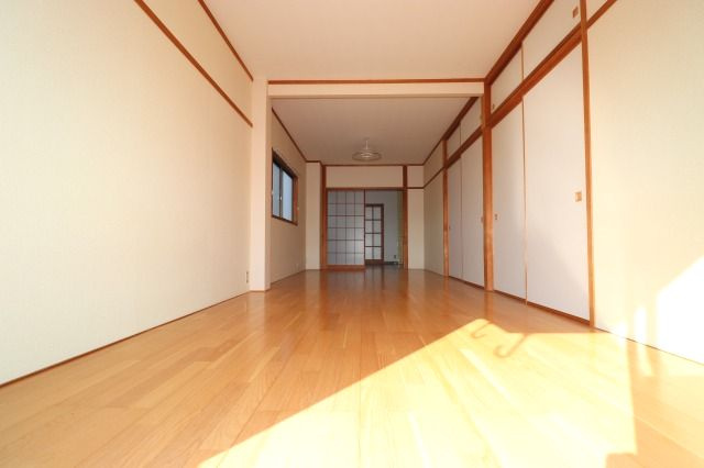 コーポ東久の洋室|ゆったりした洋室です