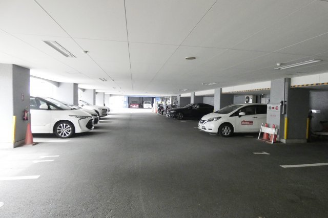 リアライズ山下町の駐車場