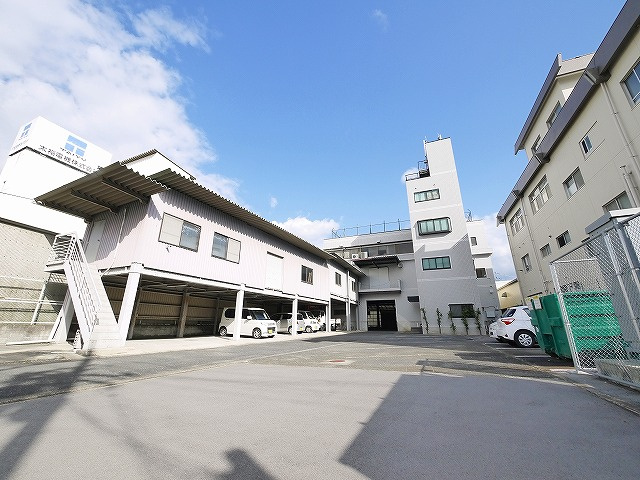 宅和建設ビルの外観