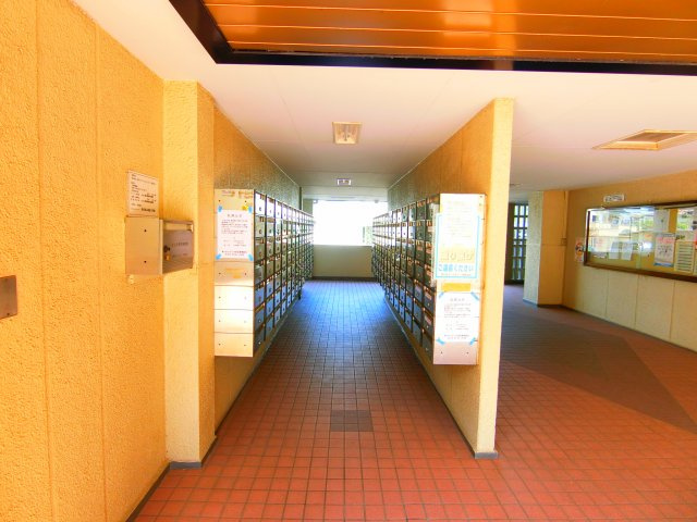 泉ヶ丘コーポラスＢ棟のエントランス