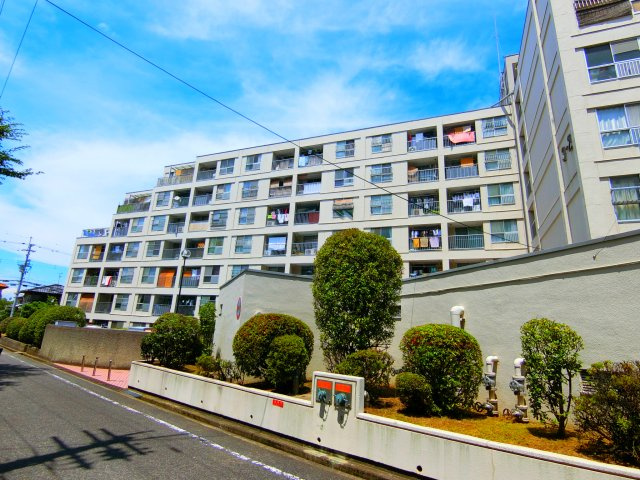 泉ヶ丘コーポラスＢ棟の外観