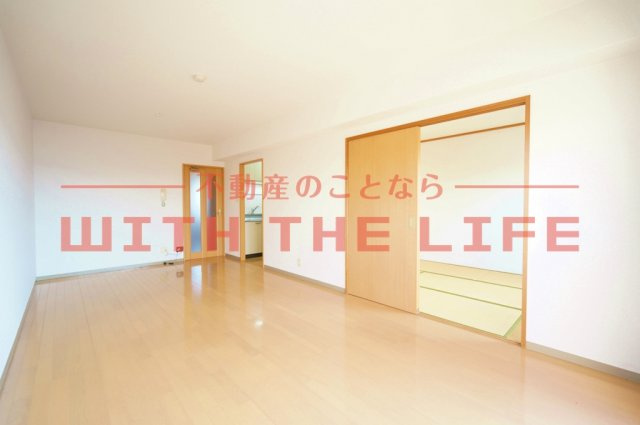 【キャッシュバック対象物件】ロックベアーヒルズIの居間・リビング|ゆったりとした居間です