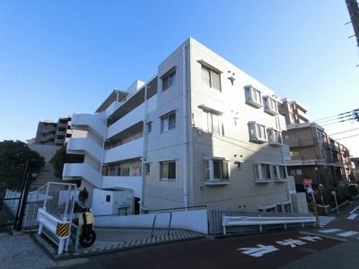【外観】 | クリオ蒲田東ホームズ | 総戸数22戸、1987年9月築のマンションです。
専有面積47.86平米、2LDKのリフォーム済のお部屋となります。