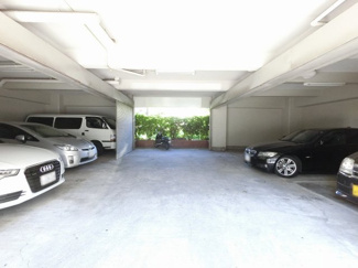 【駐車場】 | 平置き駐車場です。